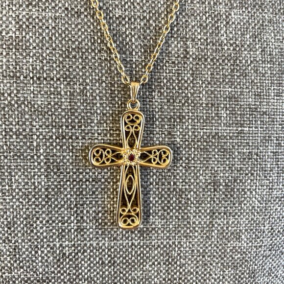 Vtg Sarah Coventry Gold-Tone Filigree Cross Necklace Red Stone Accent 18" Chain - Picture 9 of 9